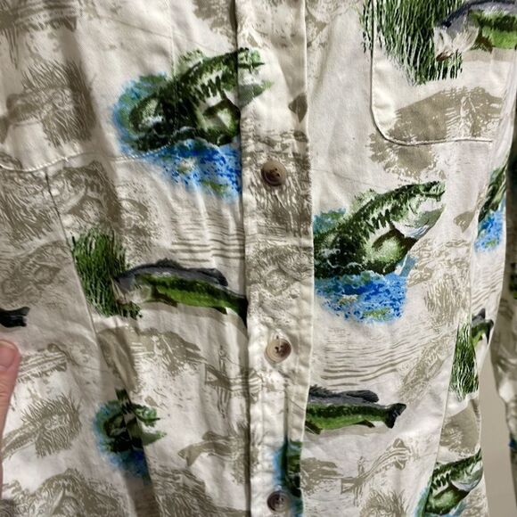 NWOT Cumberland Outfitters Bass Button Down Shirt. Size M medium 8/10 - Picture 6 of 9